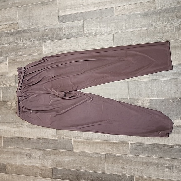 Fashion Nova brand silky taupe pants - Picture 10 of 10